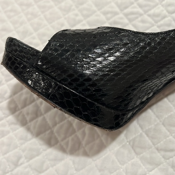 Vera Wang Lavender black platform pump. Since 9.5M - Picture 9 of 10